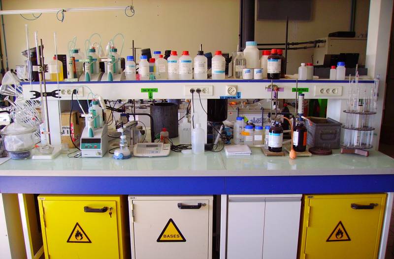 Comment faire éliminer les déchets chimiques d'un collège ou d'un lycée?