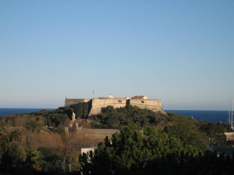 Comment éliminer mes aiguilles usagées proche Antibes?