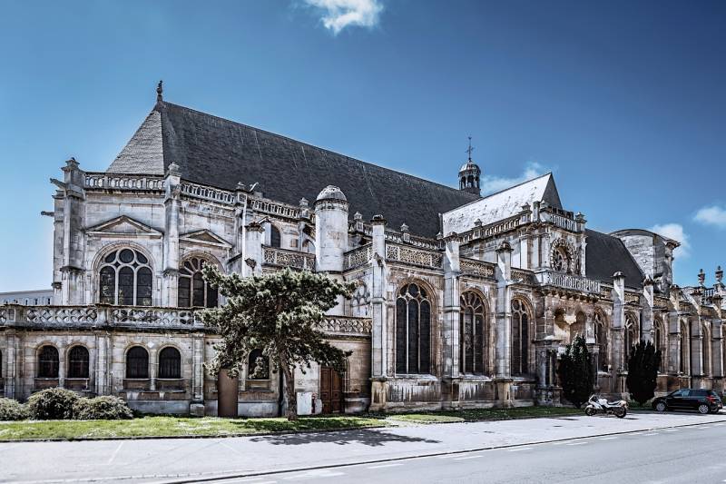 Respect des normes environnementales et sanitaires pour l'élimination des déchets médicaux au Havre 76